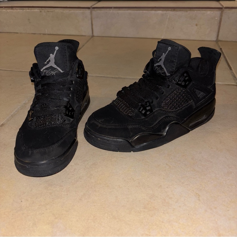 Air Jordan 4 Retro Black
Cat GS Size 5.5 22.5 CM